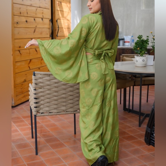 Wrap Around Pants and Butterfly Sleeves Open Front Top Set Green - Picture 4 of 7